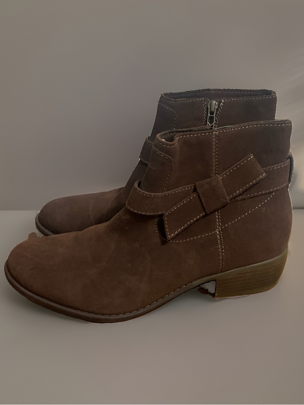 9.5 Skechers Women’s Brown Suede Ankle Boots with Decorative Bow